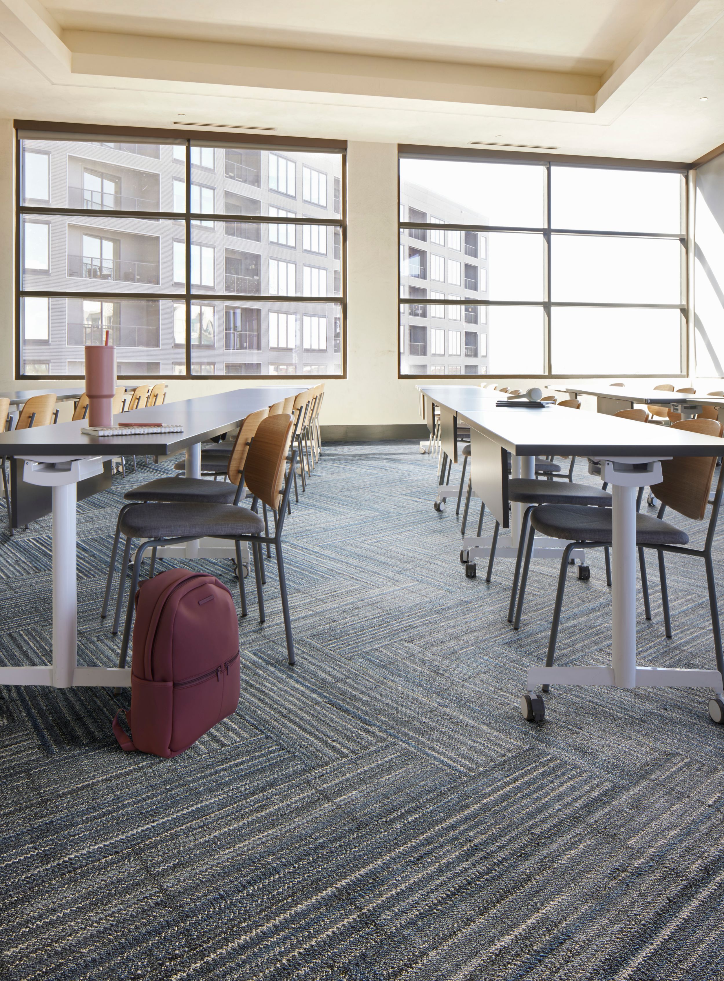 Interface In the Fold plank carpet tile in workplace training room imagen n&uacute;mero 4